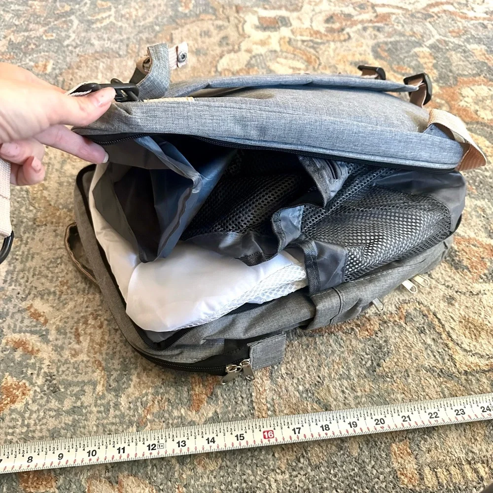 NWOT‎ Multi-Function Travel Diaper Bag / Changing Station / Privacy Sleep